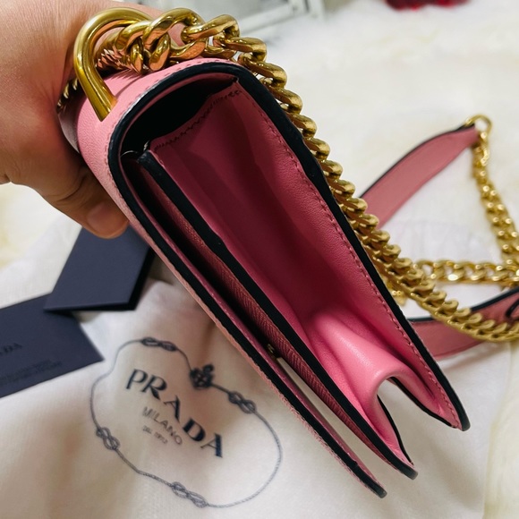 PRADA Pink Saffiano Chain Shoulder Bag. - Picture 3 of 6